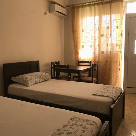 Guesthouse Flamur Ксаміл Екстер'єр фото